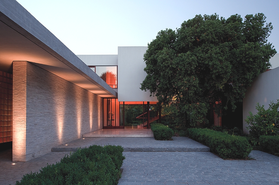 contemporary-property-santiago-chile