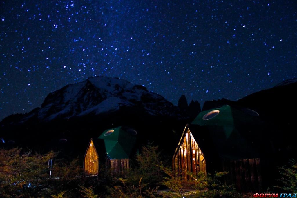 Отель EcoCamp Patagonia ночью