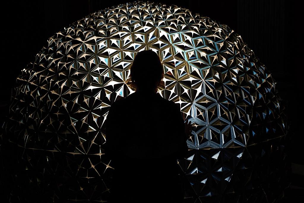 lotus-dome-by-daan-roosegaarde-02