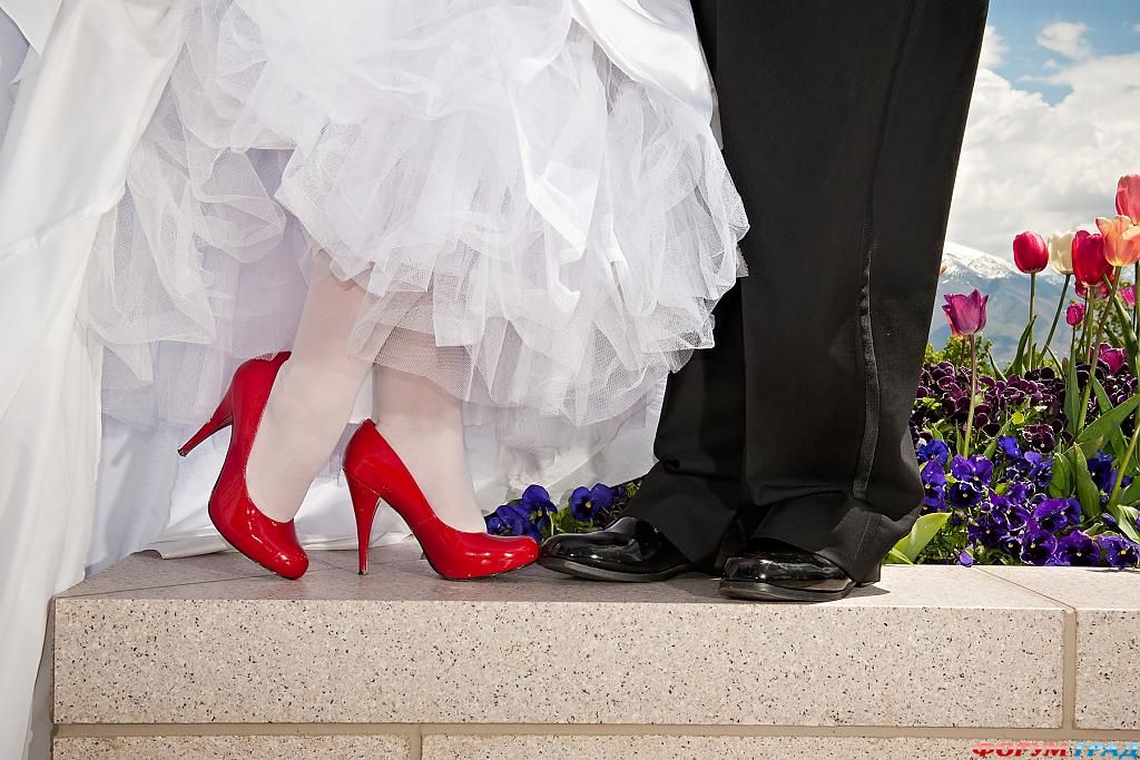 shoes-of-bride-and-groom-14