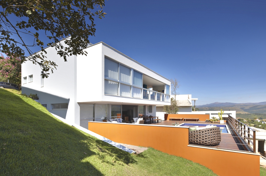 luxury-lake-house-in-rio-acima-brazil-02