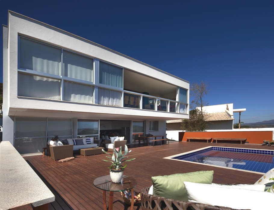 luxury-lake-house-in-rio-acima-brazil-05