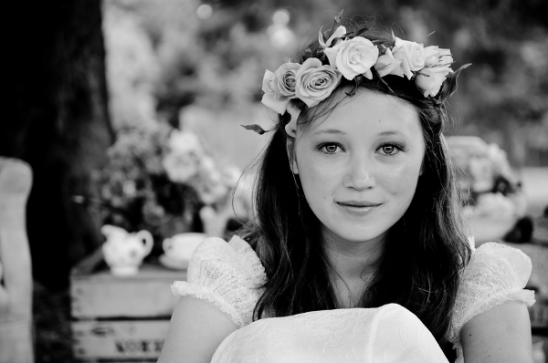 english-bride-floral-head-wreath