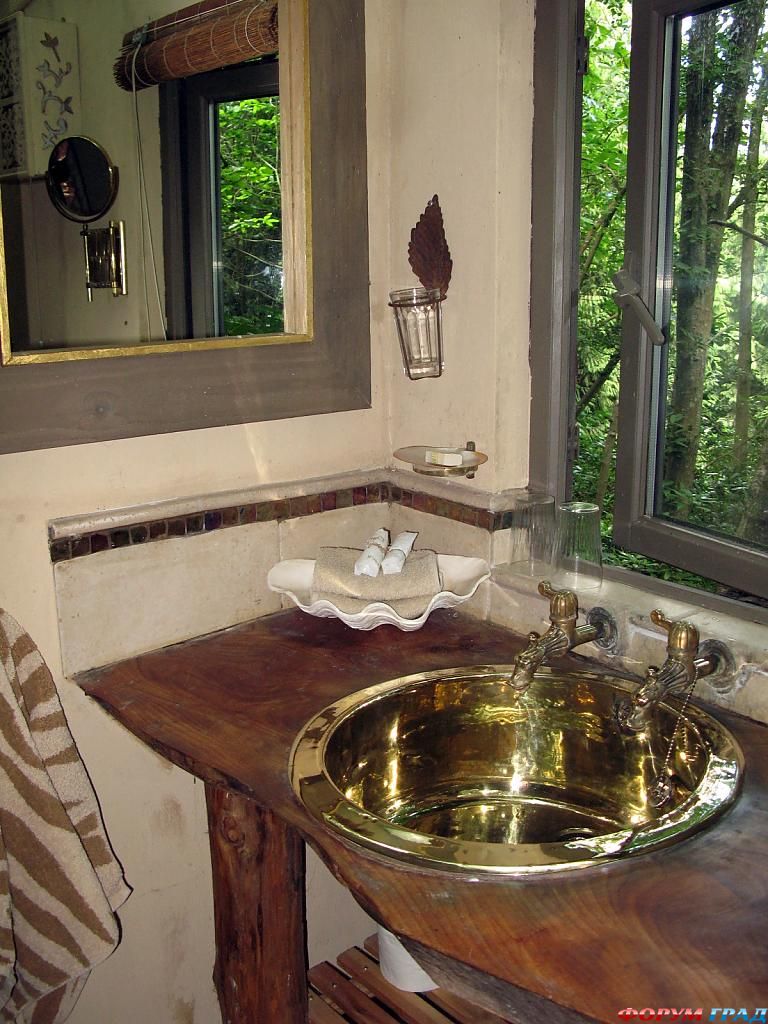 castle-cottage-treehouse-07