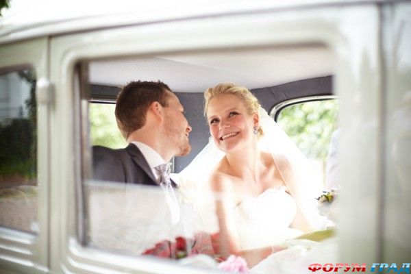 auto-wedding-couple-01