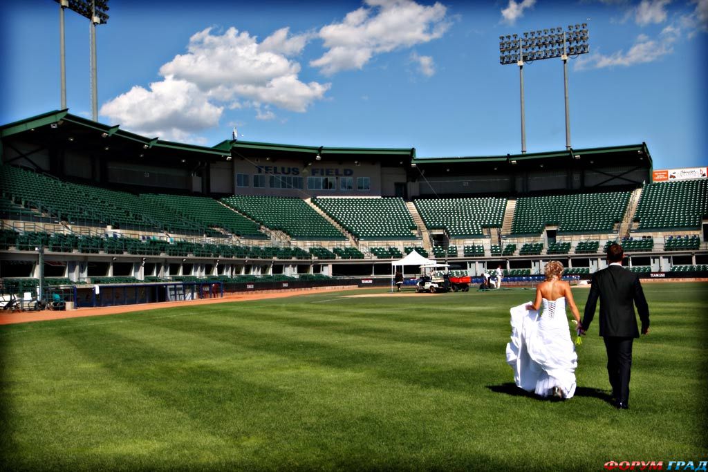 wedding-photos-at-telus-field-01