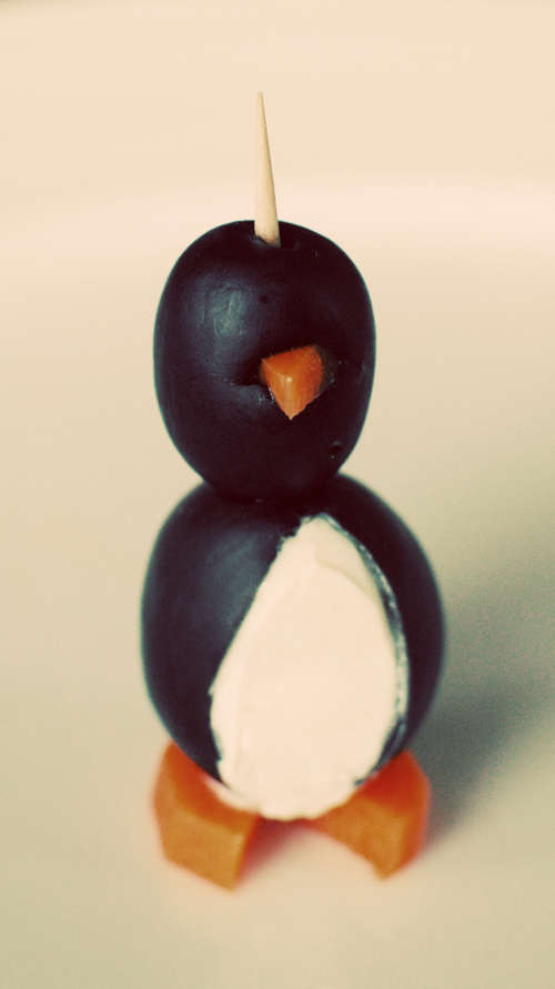 party-appetizer-ideas-cream-cheese-penguins-01