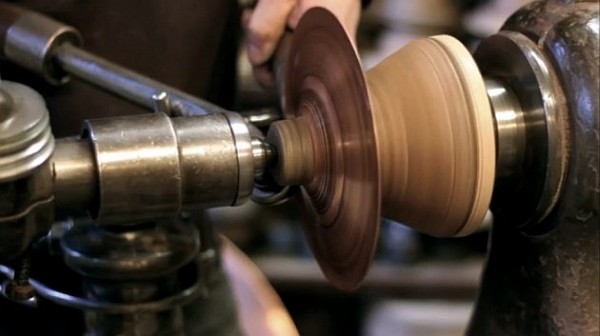 schwarzes-gold-lamp-by-ingo-schuppler-03