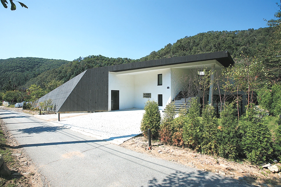 contemporary-property-design-korea-03