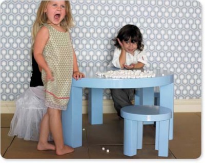 chair-under-the-table-02