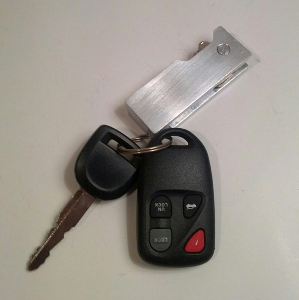 key-holder-and-bottle-opener-in-one-04