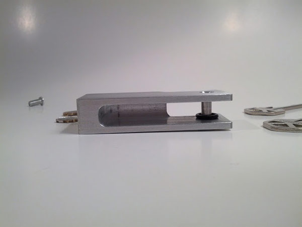 key-holder-and-bottle-opener-in-one-05