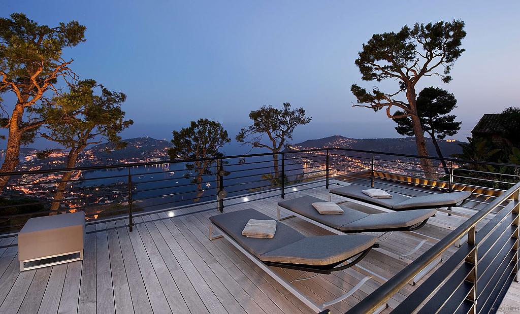 a-luxurious-bayview-villa-on-the-french-riviera-16