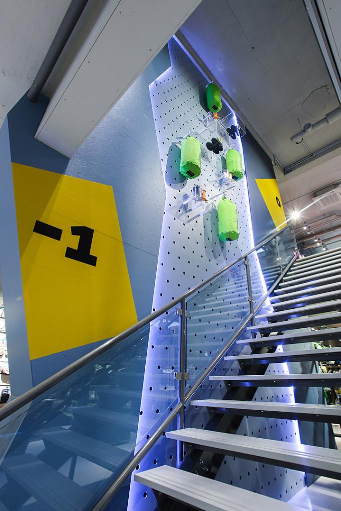 bever-outdoor-travel-store-by-storeage-rotterdam-05