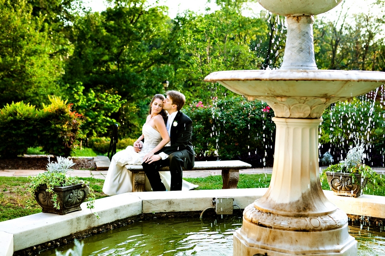 bride-and-groom-on-fountain-08